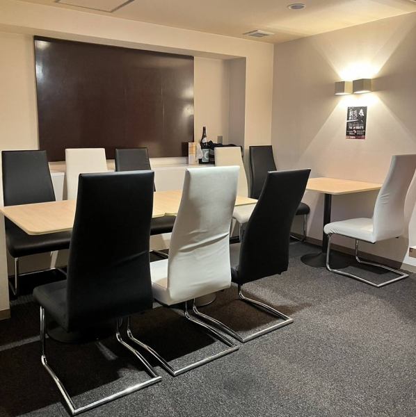 テーブル席は最大11名までご案内可能です！接待や会社帰りの飲み会、二、三次会など様々なシーンにぴったり♪