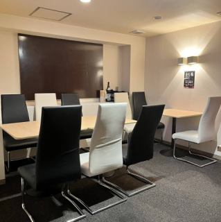 テーブル席は最大11名までご案内可能です！接待や会社帰りの飲み会、二、三次会など様々なシーンにぴったり♪