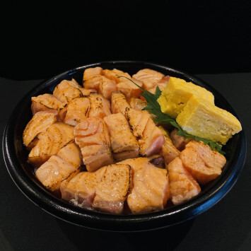 Grilled salmon bowl