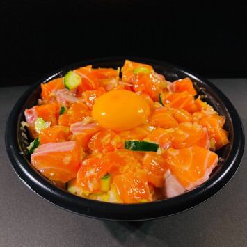 Salmon yukke bowl with green onion and salt