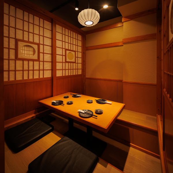 2名様～少人数様向けの個室完備！足を伸ばして寛げる個室となっています。お仕事帰りの宴会、飲み会や女子会、二次会などにぜひご利用ください◎疲れを癒すお時間をお愉しみ下さい♪