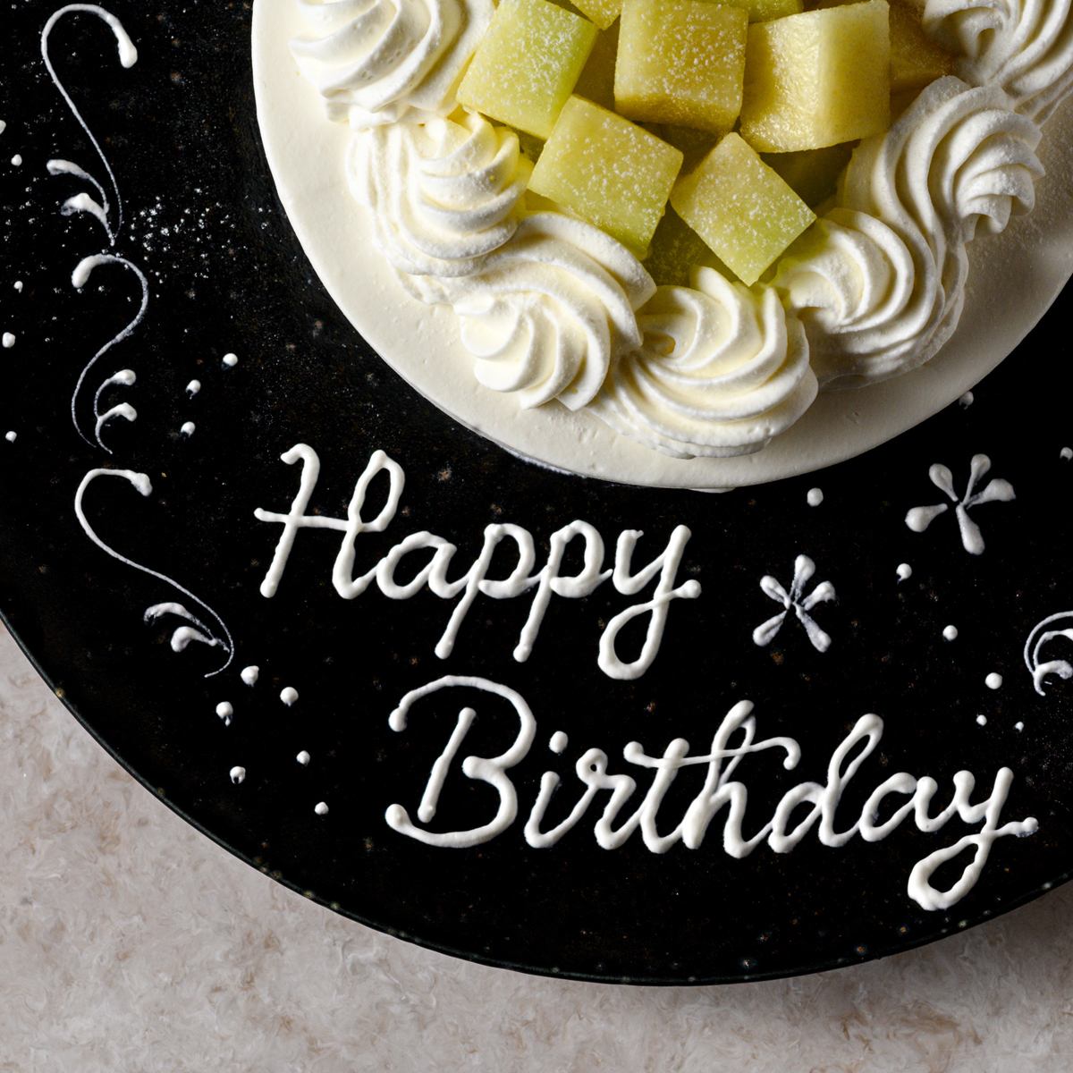 メッセージプレート付ホールケーキもご用意いたします♪