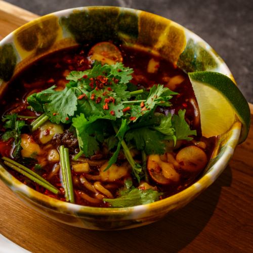 "LA"ビリアカルボヌードル（ビリアソースと温玉の混ぜそば）/バターライス