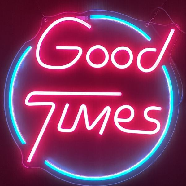 小物やファッション、オールディーズの音楽が流れるアメリカンムードの店内。ここでしか味わえない空間と雰囲気の中で、心温まるひとときをお過ごしください。ご友人やご家族とのご利用にもおすすめです！ぜひお気軽にご来店ください！