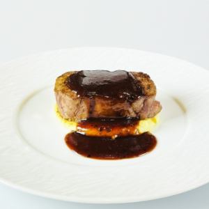 5,牛フィレ肉のポアレ