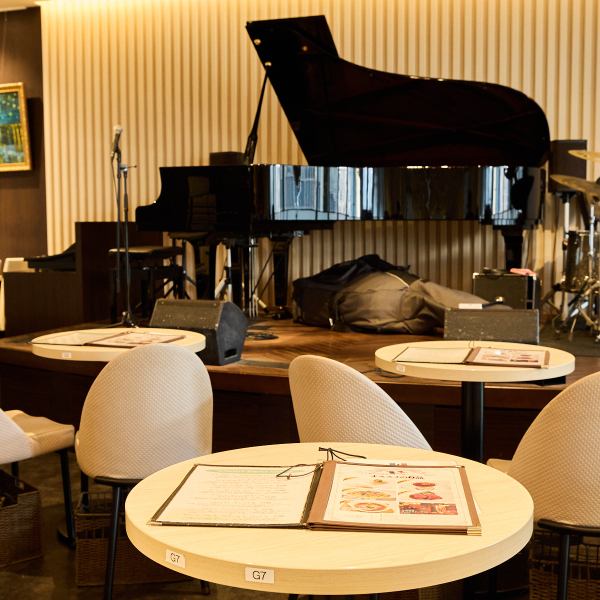 【特別な1日に…♪】ステージ前の特等席をご用意しております。ここでしか味わえない感動とともに最高級の料理をどうぞ。