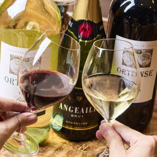 다양한 음료를 준비하고 있습니다.