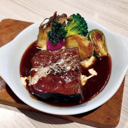 Thick-cut beef tongue stew
