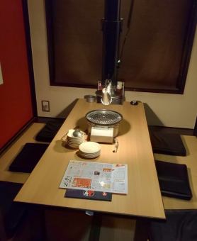 A tatami-mat room for up to 6 people.