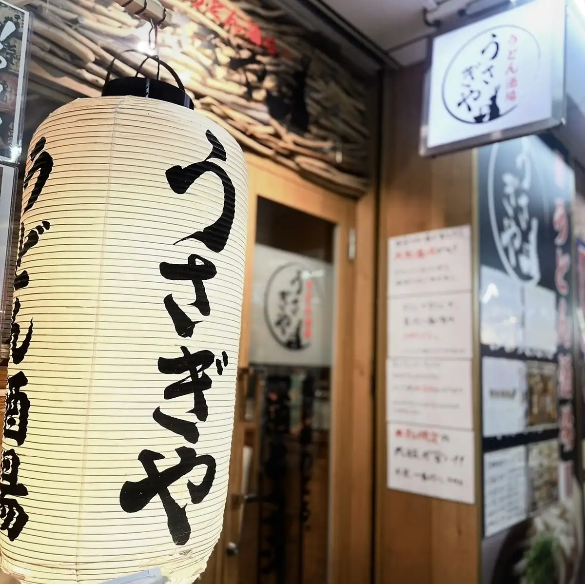 こだわりの牛だしを使った肉豆腐やうどん