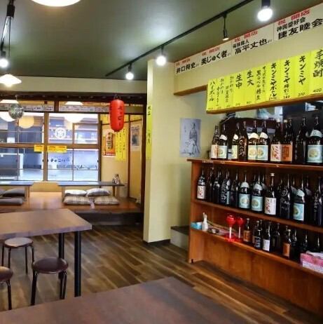 料理に合うお飲み物も豊富にご用意しております。ビールや酎ハイなどをはじめ、美味しい日本酒や焼酎も◎ストレートもよし、割って飲むのもよし。ご宴会にもピッタリ！