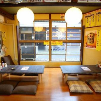 Tatami seating available for 2 to 12 people.The seating is raised, so you can take off your shoes and relax.Please feel free to drop by anytime!