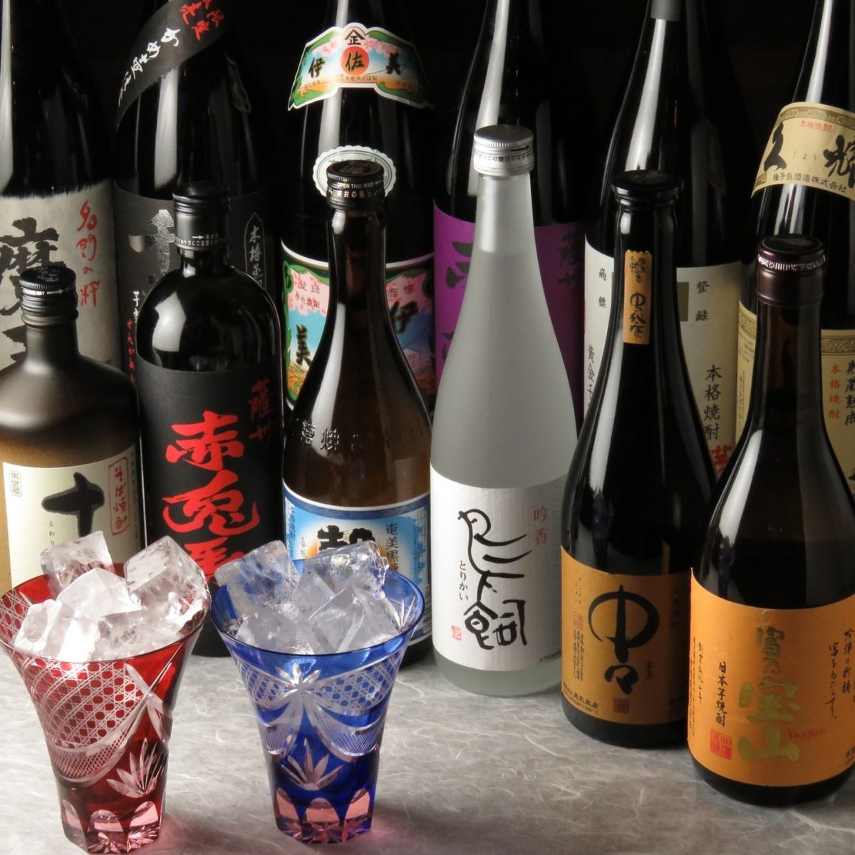 Enjoy carefully selected sake, shochu and fresh seafood!