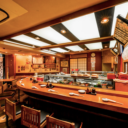 職人技を目の前で見られるカウンター席は、寿司の醍醐味を楽しめる特等席です◎鮮やかな包丁さばきや、活気ある板前の仕事ぶりを眺めながら、出来立ての逸品をご堪能ください♪和の情緒と洗練された雰囲気が融合した空間は、特別な日のお食事にも最適です。