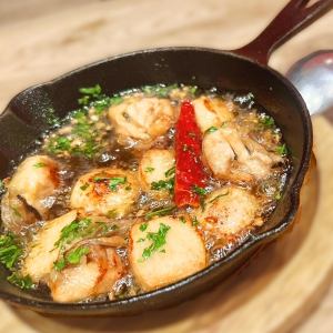 広島県産牡蠣と里芋のアヒージョ