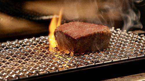 仕入れからこだわった自慢のお肉