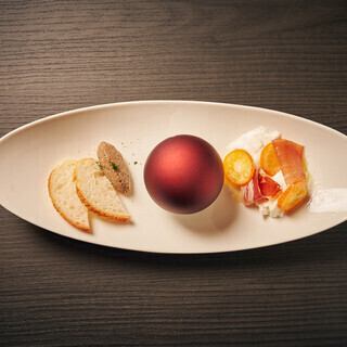 こだわり食材で作る一品料理。映える名物【ミートスパ】も必食!