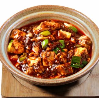 Chen mapo tofu made in earthenware pot