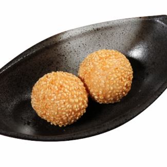 Fried sesame dumplings (2 pieces)