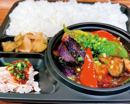 Sichuan-style stir-fried pork and eggplant bento