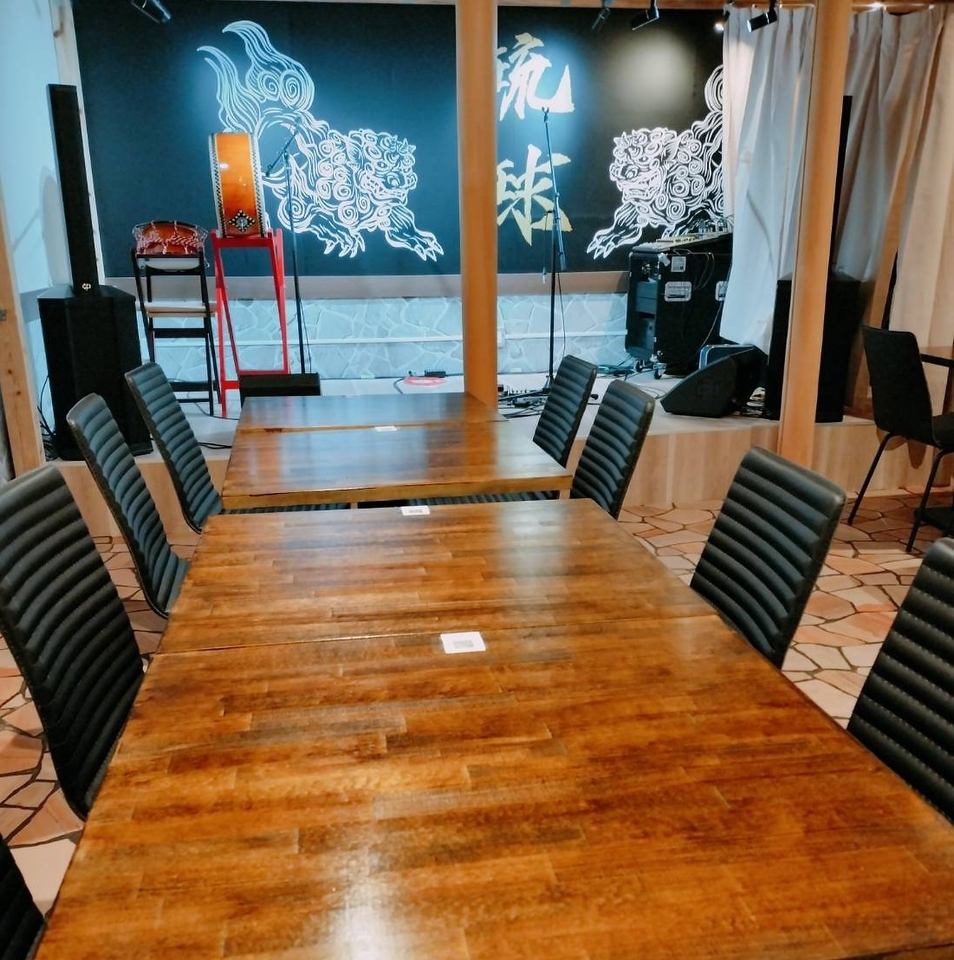 広々とした店内で沖縄民謡と沖縄料理を心行くまでご堪能下さい◎
