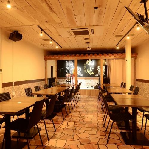 <p>地元のお客様にも愛される「民謡ライブ居酒屋 なんくる」の待望の二号店です♪アットホームなお店です◎自分たちだけの空間で思いっきり楽しめる雰囲気が漂う当店で思い出に残る特別な夜をお過ごしください。</p>