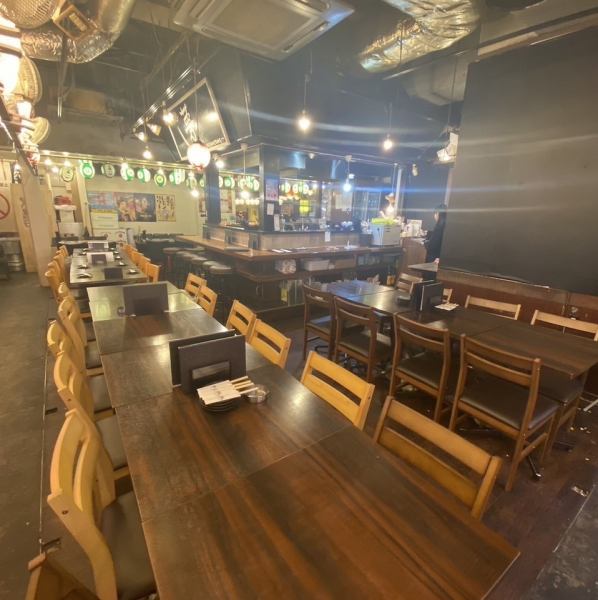 【忘新年会にぴったり！幅広いシーンでご利用可能◎】ちとせ会館の２階！カジュアルな内装で活気あふれる店内は、日々の疲れも吹き飛ばしワイワイ楽しめる雰囲気☆ゆっくりご宴会を楽しみたい方におすすめです。単品飲み放題プランも1000円からご用意しております☆貸切/忘新年会/