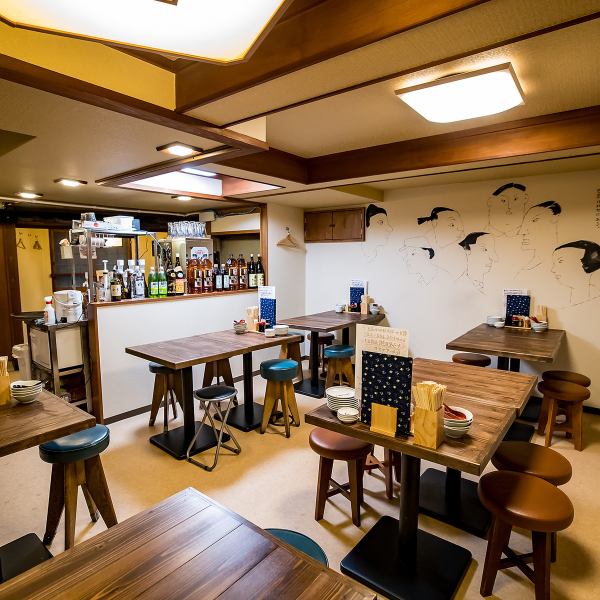 【海外のお客様も大歓迎！】3階には、グループでのご利用に最適なテーブル席がございます。会社の集まりや大人の飲み会、大阪観光の際にぜひご利用ください。韓国をはじめとする海外からのお客様のご来店も心よりお待ちしております！