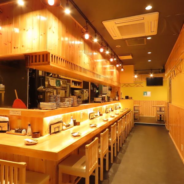 当店は久喜駅西口から徒歩約2分という、アクセス抜群の便利な場所にございます。待ち合わせにも便利で、会社帰りのお客様にも多くご利用いただいております。大人数でのご利用の際は貸切も可能ですので、お気軽にご相談ください。最大16名様までご利用いただけるので、宴会にもぴったりです◎