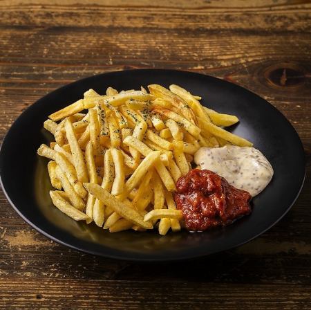 フライドポテト エゾ鹿ミートソースと粒マスタードマヨ