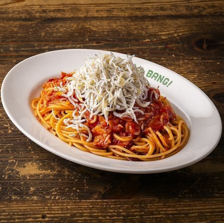 山盛りシラスのアラビアータ