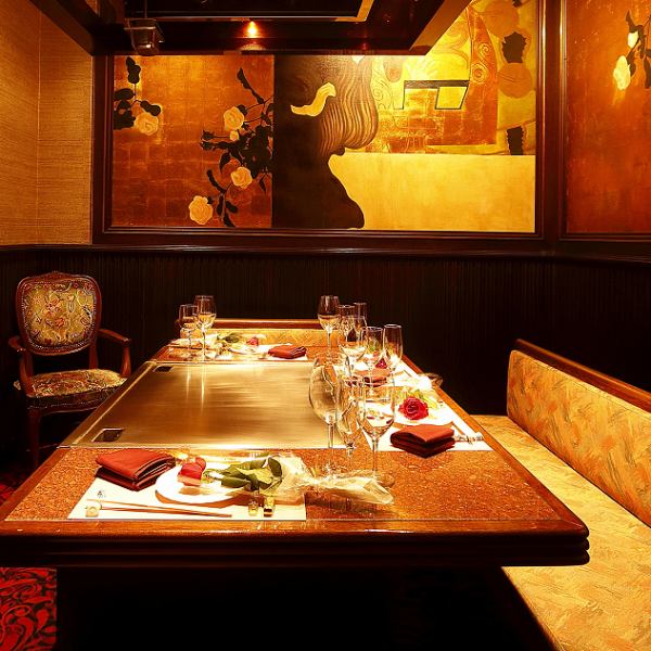 餐厅内部环境宁静,非常适合约会,也是女性聚会的安全场所。想和特别的人一起庆祝特别的日子吗?我们将以最热情周到的服务款待您。