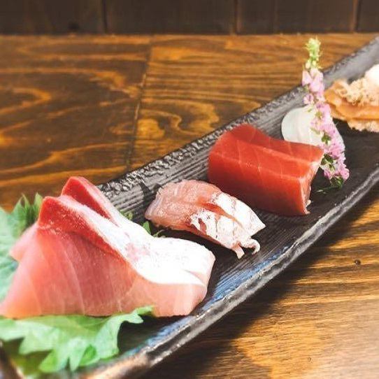 当店自慢！『刺身と昆布〆盛り8種』1～2人前1650円（税込）～♪