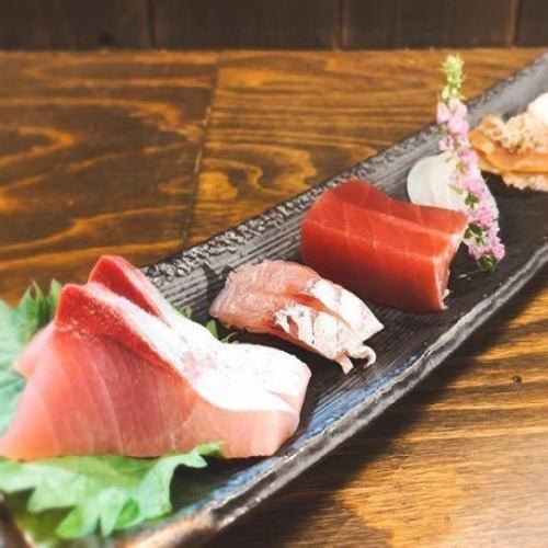 一会名物「刺身と昆布〆盛り8種」（1～2人前）1650円（税込）～