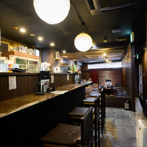 カウンター全6席。調理している姿が目の前で見ることができます♪お一人様でもご満足頂けるよう『お一人様セット』もご用意しております♪