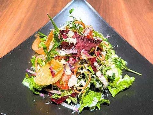 Buzz 名物 “Oh!” シーザー 贅沢食感のクラシックサラダ 