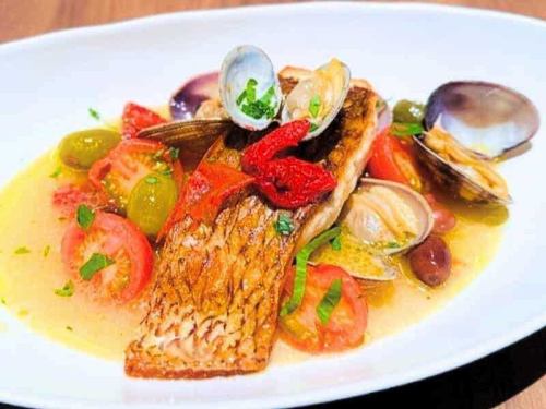 今夜だけの鮮魚アクアパッツァ 潮の香りと共に