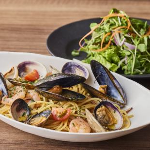 【휴일 점심 코스】 파스타 메인을 W로 즐길 수 있다! 샐러드에서 디저트까지 붙은 풀 코스 ♪