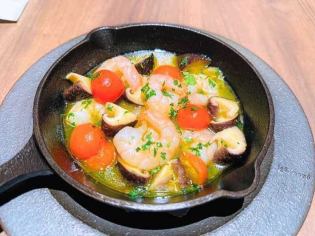 热海鲜和时令蔬菜,佐以香橄榄油