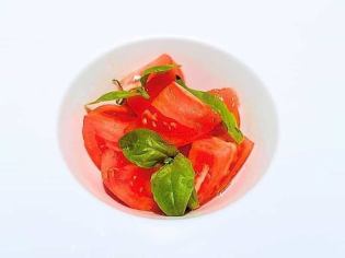 Marinated tomatoes and basil with a Southern Italian flavor