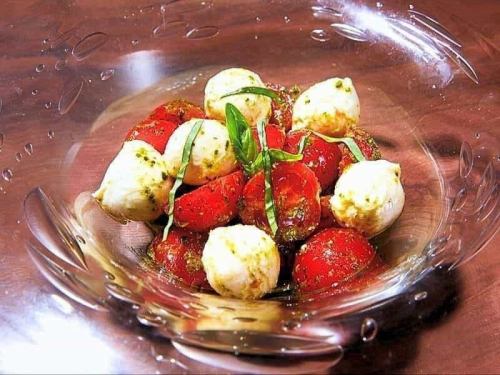 Caprese Classico ~With fragrant basil~