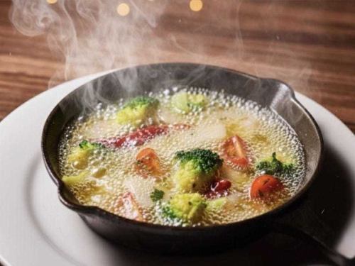 魚介と野菜の 熱っ熱っアヒージョ