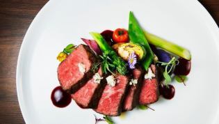 国産牛のタリアータ その日のスペシャルソースで