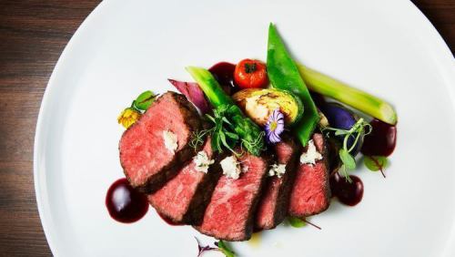 国産牛のタリアータ その日のスペシャルソースで