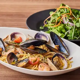 【休日ランチコース】パスタ＆メインをWで楽しむ贅沢フルコース｜サラダからデザートまで