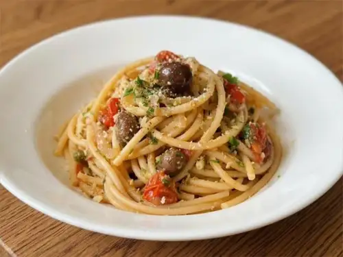 传统面食:Bucatini alla Puttanesca
