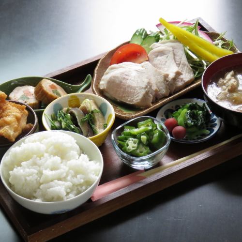 大好評につき日曜日のみランチ営業しております！【本日のランチ】