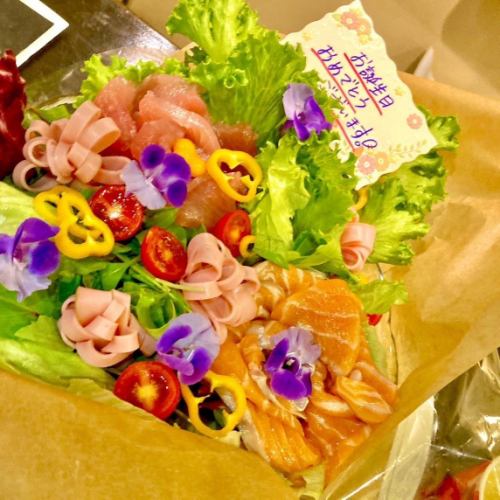 【お誕生日・記念日限定コース】は花束サラダや和牛ステーキ等『豪華8品』飲み放題付きでご用意☆