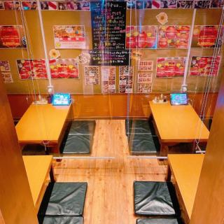 仕切りのある半個室のお座敷席！！4名様からお座りいただけて、16名様などの団体様にも最適◎