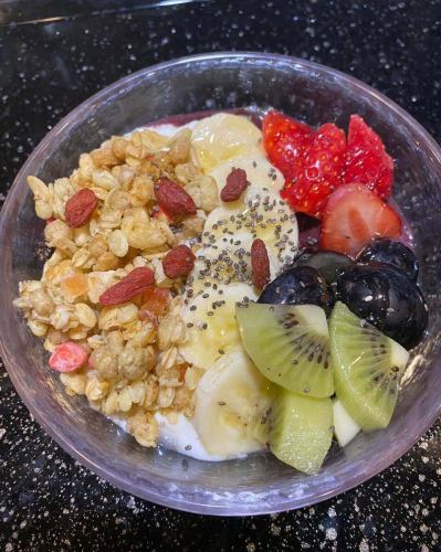 Dessert prototype!!
It's a lot of work.

It's only available on weekday nights

It's an acai bowl!
The female college student working part-time was very happy with it ^ ^